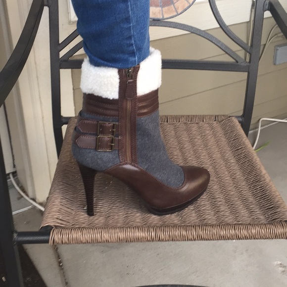 NWOT Elle boot size 10 blue denim and brown man made material heels - Picture 2 of 5